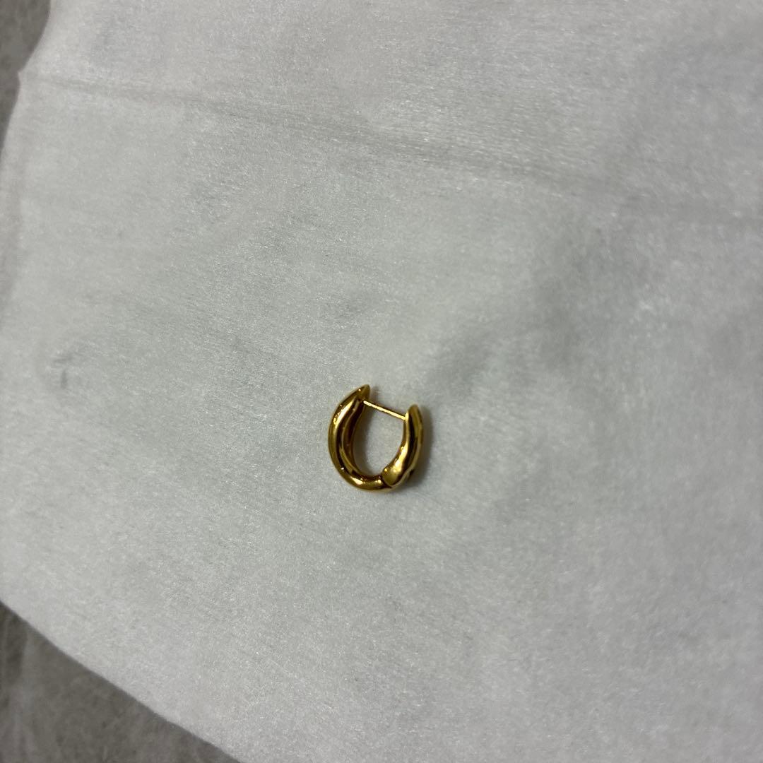 ki様　ete チャンキーハグピアス　イエローゴールド