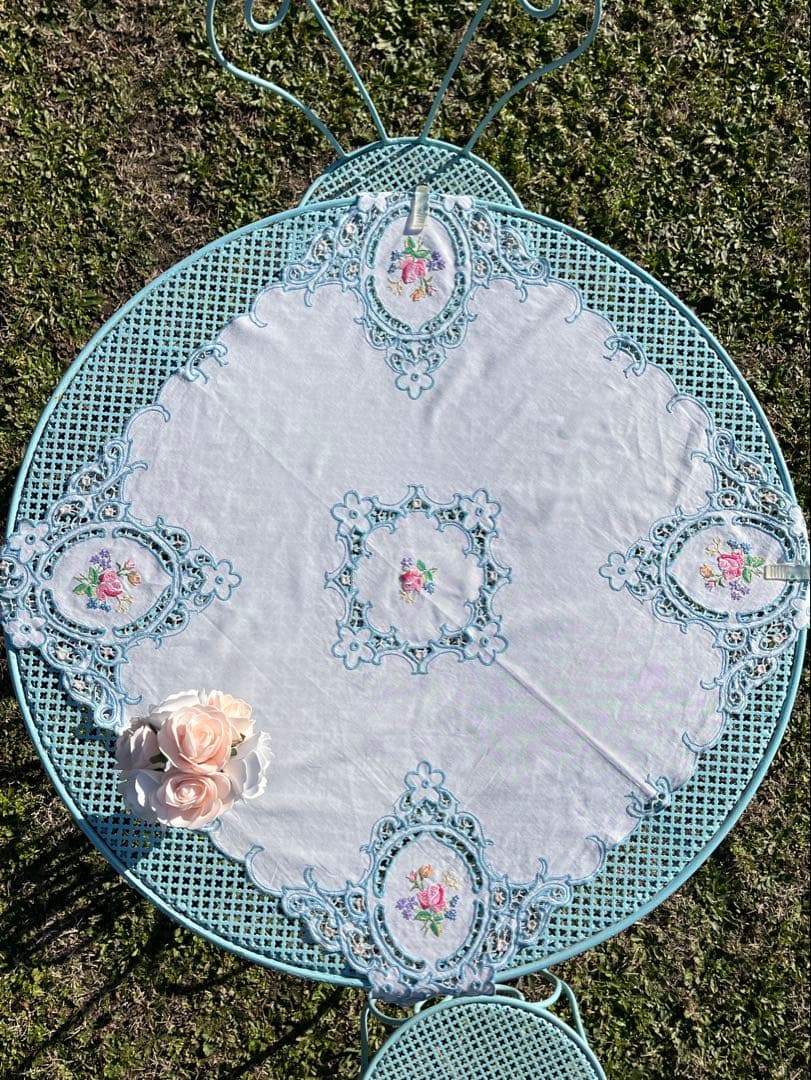 ◆フランスアンティーク｜乙女な手刺繍テーブルクロス、水色花姫レース小さめ正方形