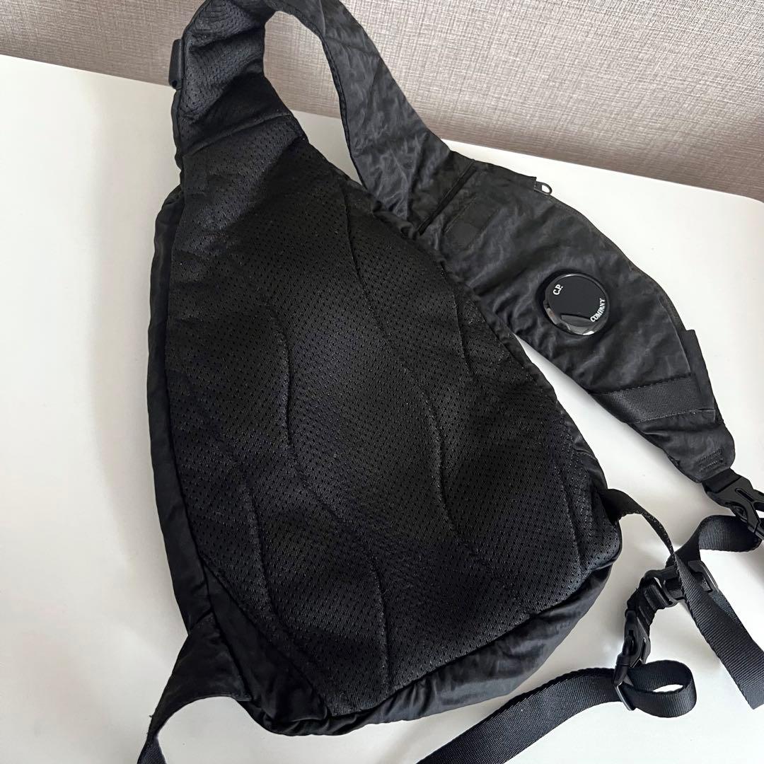 C.P.COMPANY Nylon B Crossbody ボディバッグ 黒