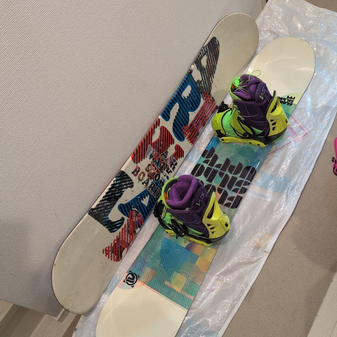 カラフルスノーボードとブーツセット - メルカリ