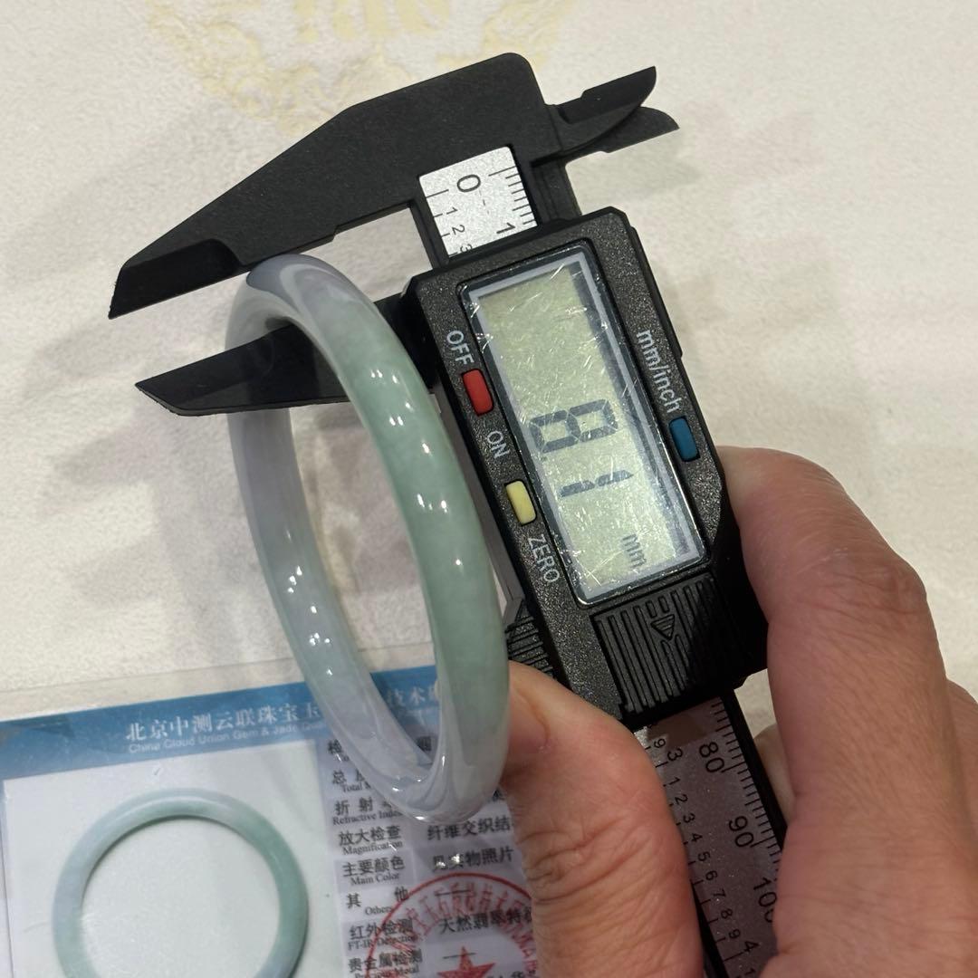 ミャンマー産天然本翡翠　A貨　春彩色　バングル　〜57