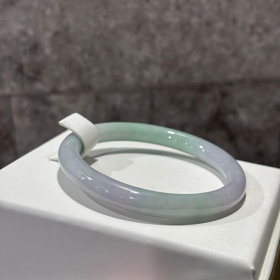 ミャンマー産天然本翡翠　A貨　春彩色　バングル　〜57