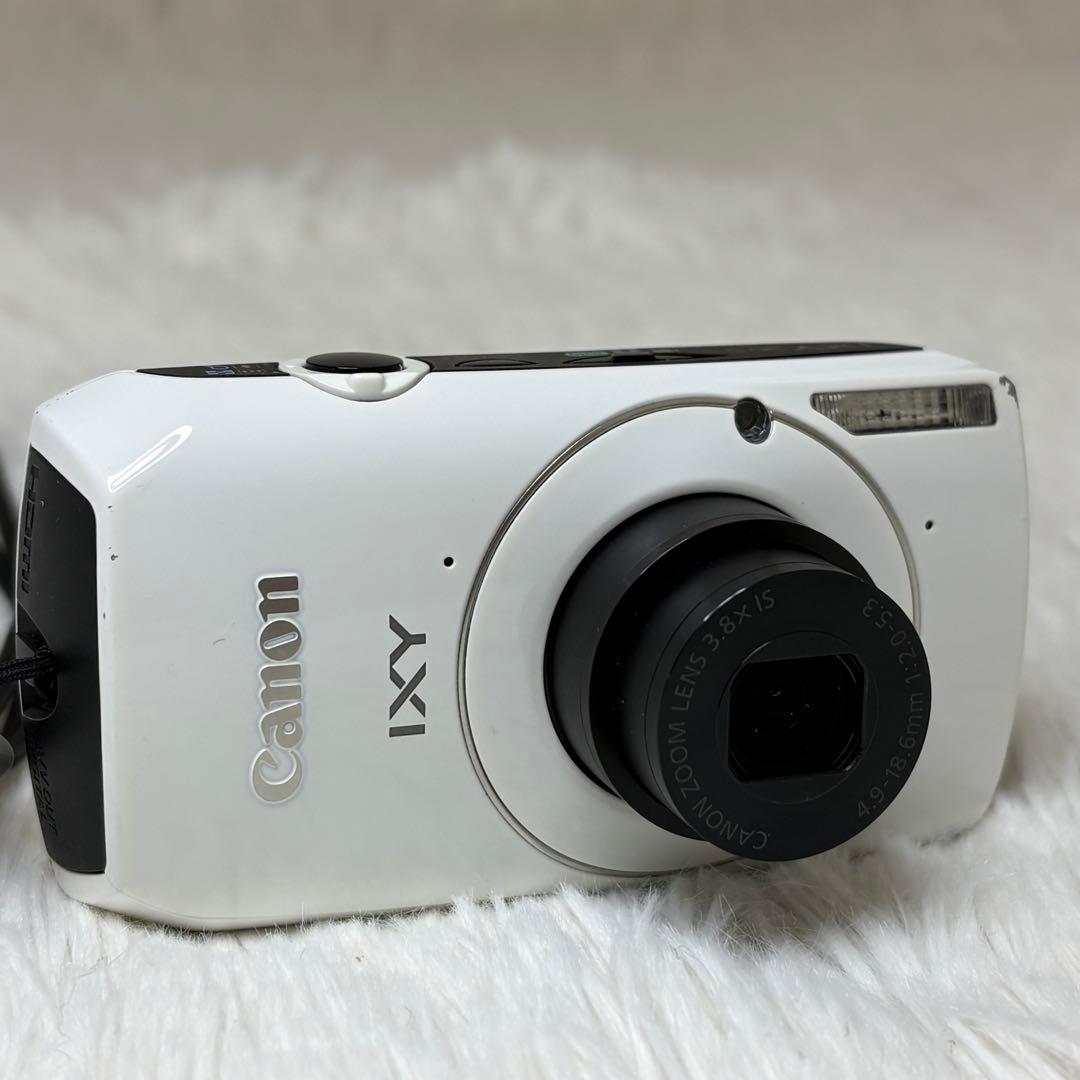 Canon カメラ　IXY 30S PC1473 充電器　ホワイト　コンデジ