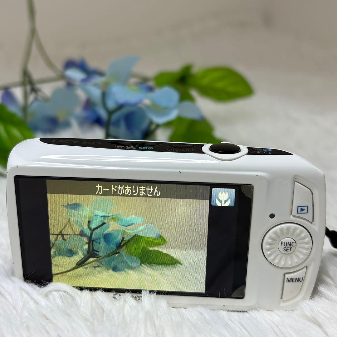 Canon カメラ　IXY 30S PC1473 充電器　ホワイト　コンデジ
