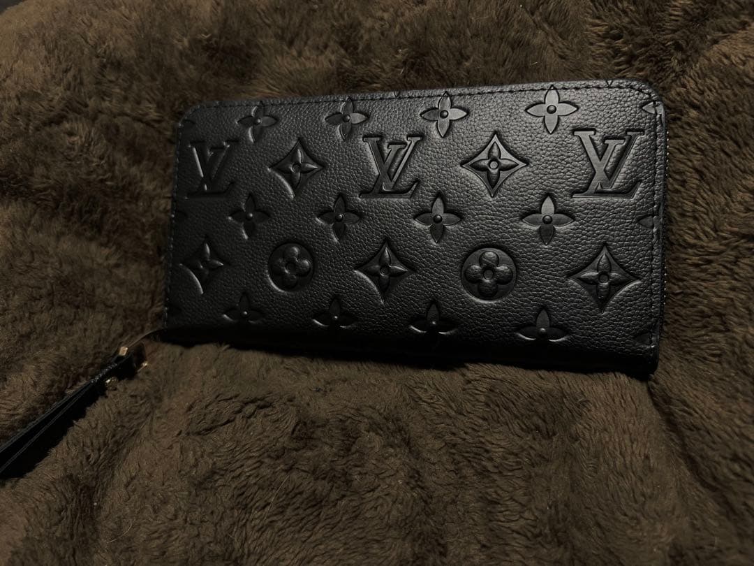 ルイヴィトン アンプラント ジッピーウォレット 長財布 ノワール 黒色