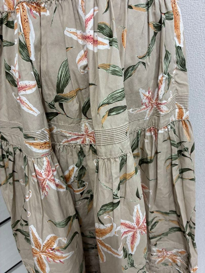 極美品✨KANEKOISAOフラワープリント フレアスカート ベージュユリ