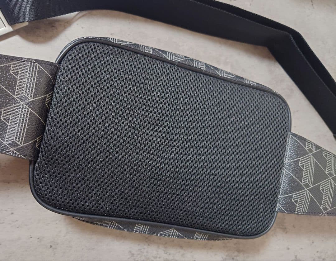 LACOSTE ラコステ ザ ブレンド モノグラム ボディバッグ