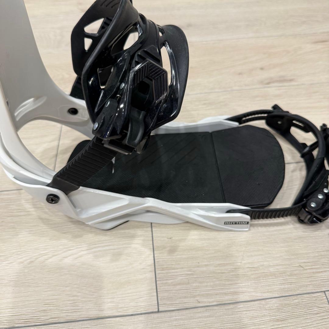 SALOMON RHYTHM ホワイト/ブラックスノーボードビンディング