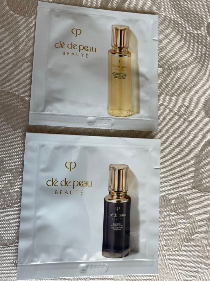 百貨店正規品　試供品つき クレドポーボーテ タンクレームエクラn オークル10