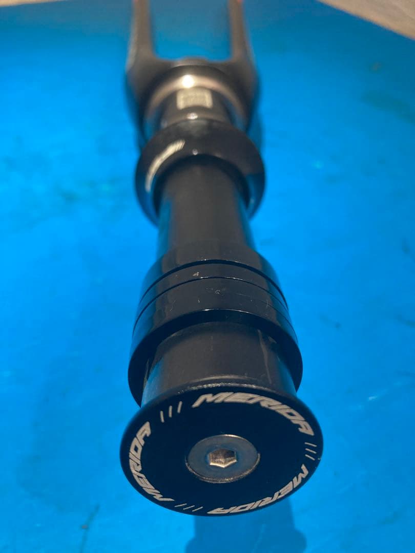 ★美品メリダ SCULTURA400 フルカーボンフロントフォークヘッドパーツ付