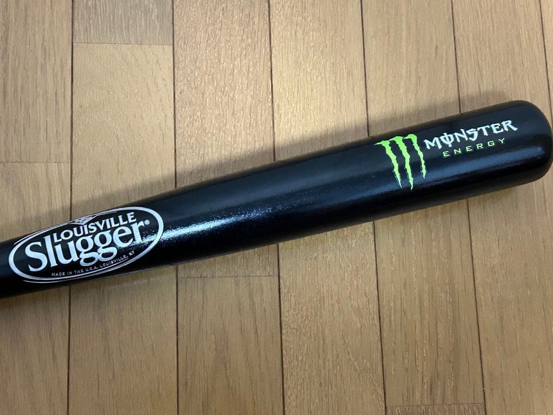【Louisville Slugger】 硬式木製バット 黒 メープル製