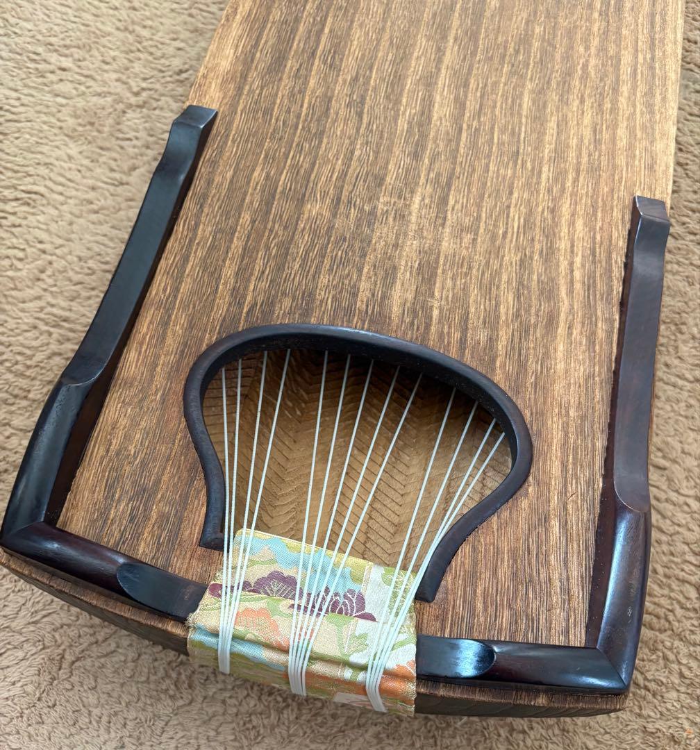 琴 13弦 花柄装飾