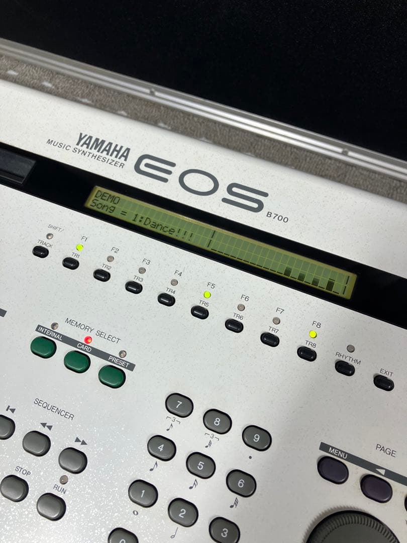 YAMAHA EOS B700 ハードケース付き