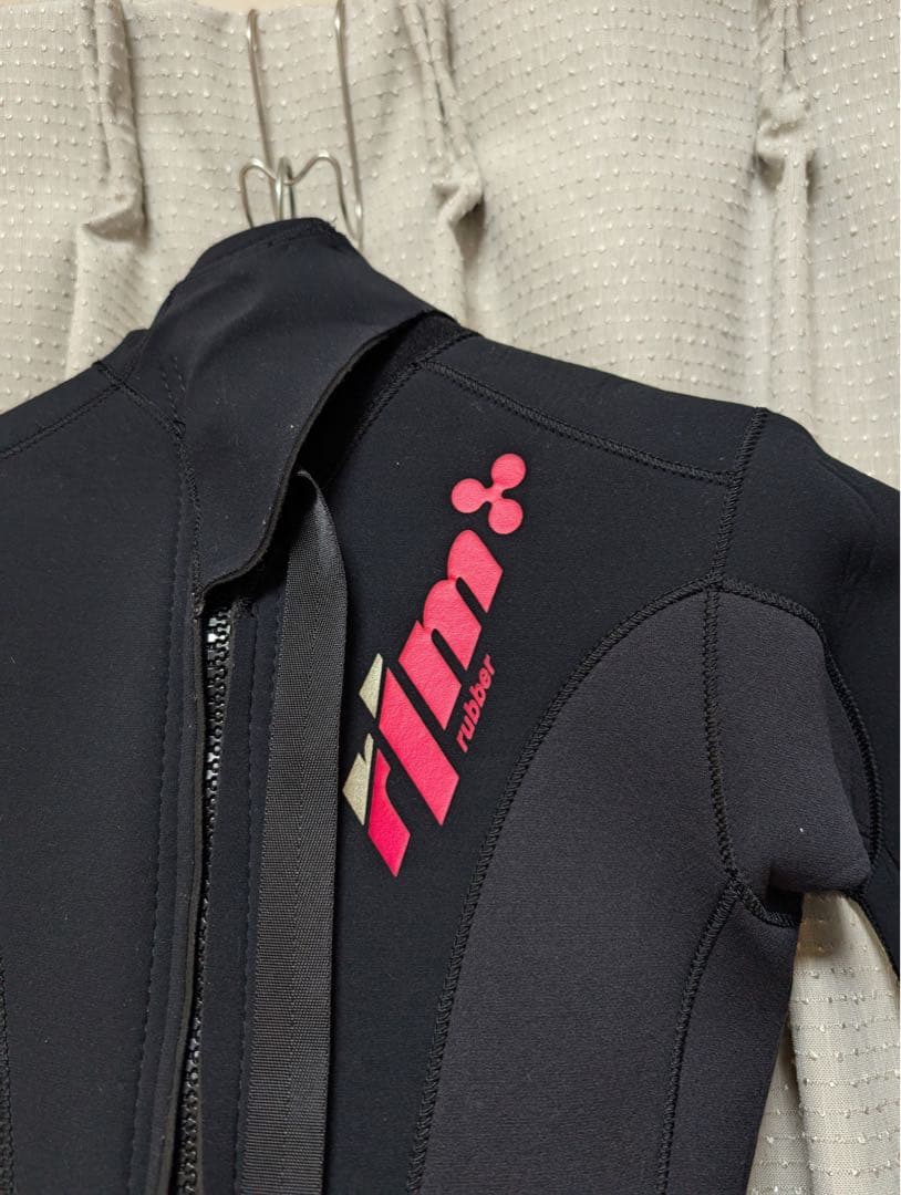 The RLM Rubber(アールエルエム)3mmフルスーツ レディースMS