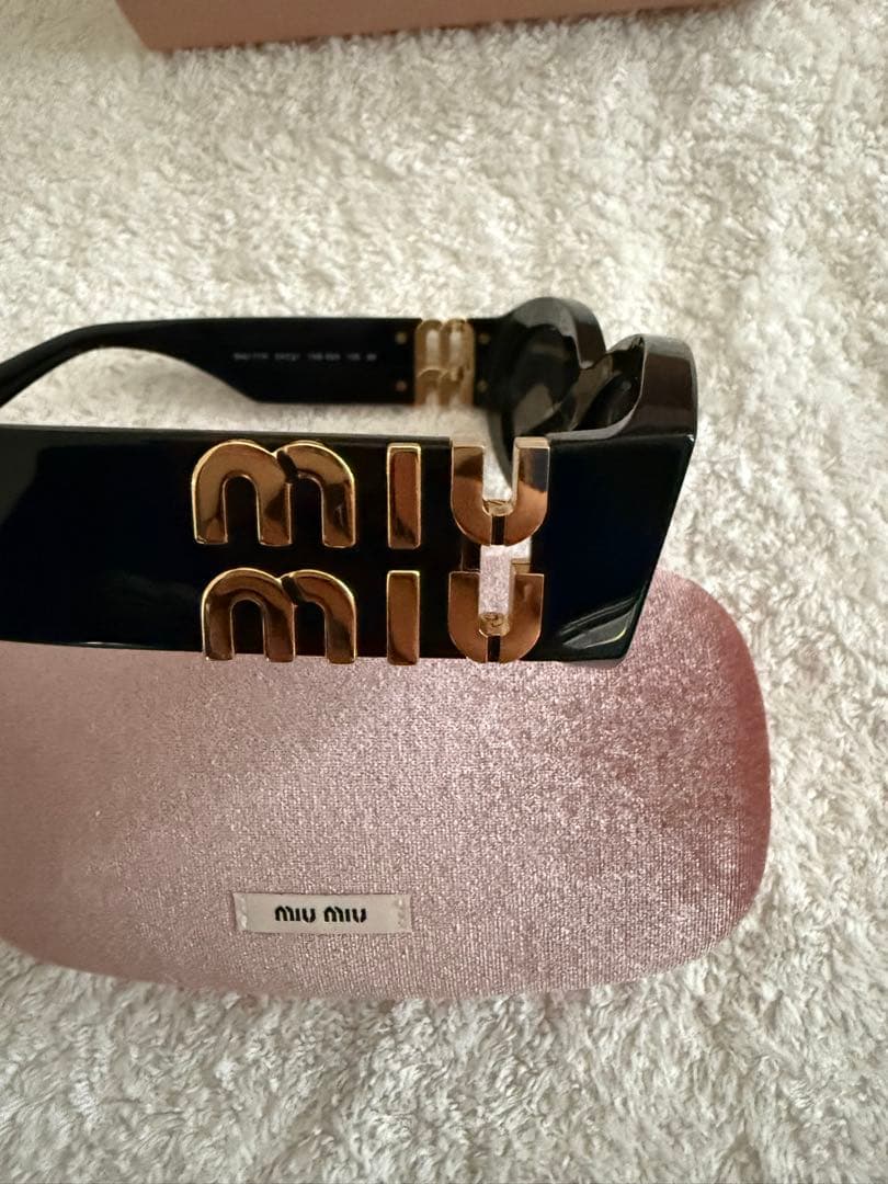 【MIU MIU】 最安値Glimpse Sunglasses BLACK 登坂