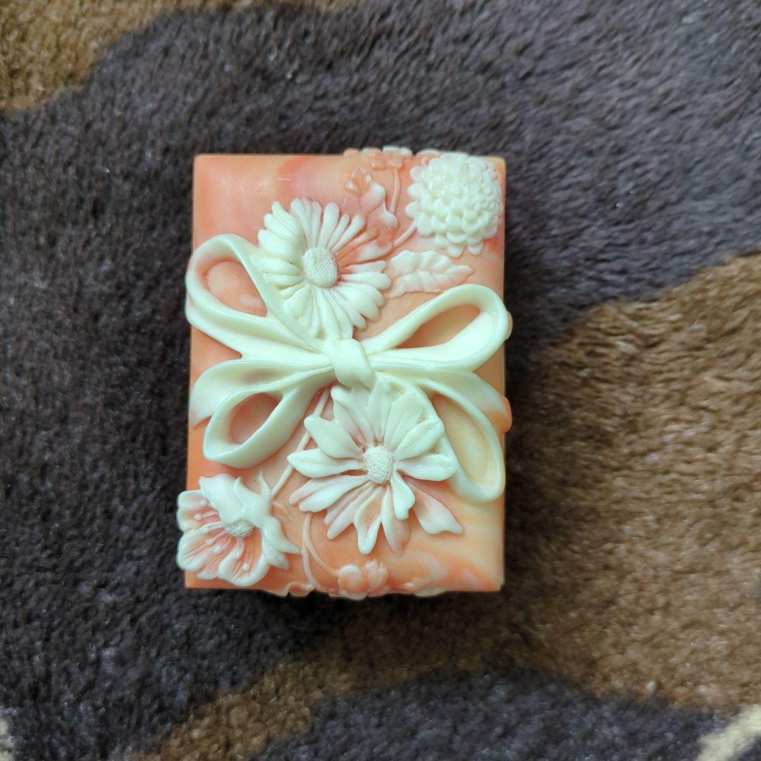 オレンジ色の花模様小物入れ Avondale HANDCRAFTED - 小物入れ新 デザイン