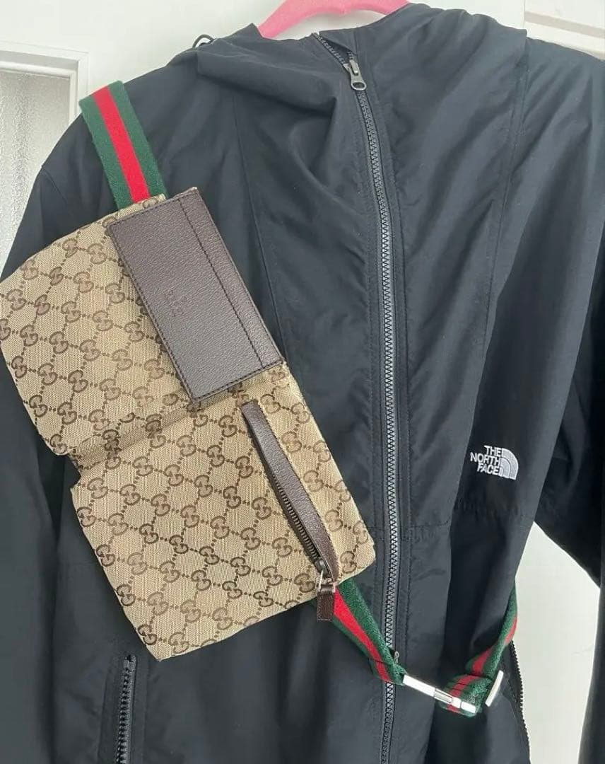 【未使用】GUCCI ボディバッグ GG キャンバス シェリーライン　激安
