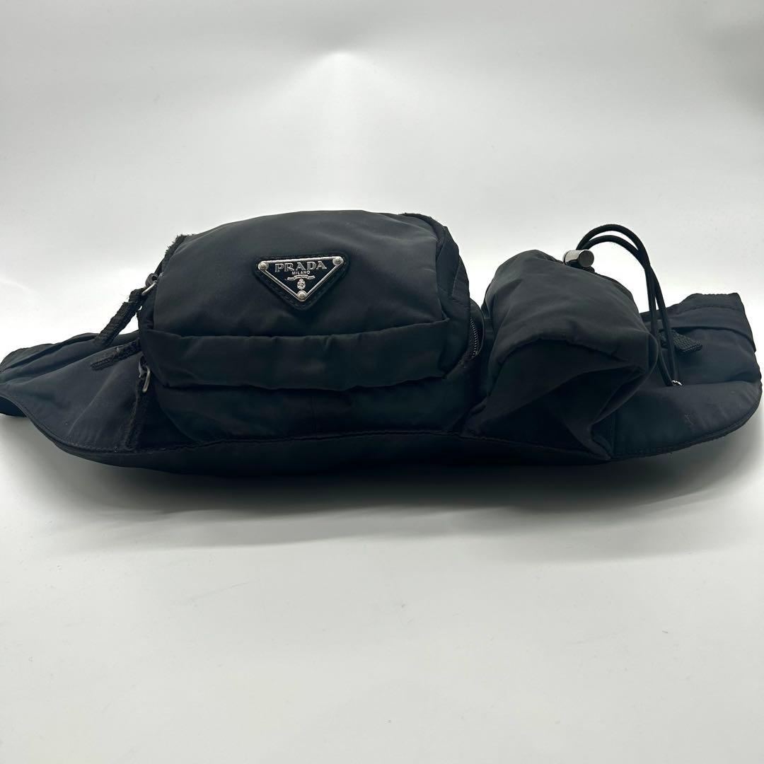 美品✨プラダ　ナイロン　ウエストポーチ　三角プレート　ブラック　シルバー金具
