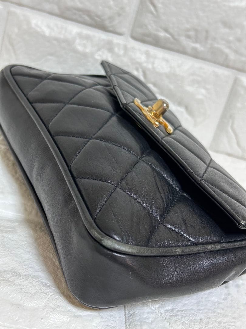 【良品】CHANELシャネルマトラッセボディバッグ　ターンロック