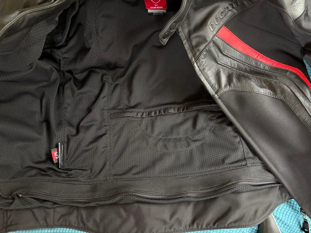 DUCATI DAINESE ダイネーゼ　レザージャケット ブラック/レッド