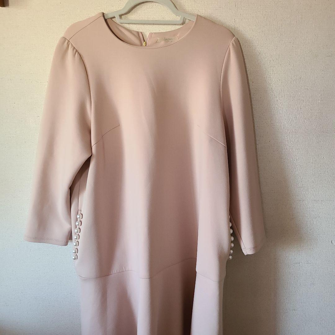 ローズティアラ46淡いピンクのパール装飾Aラインワンピース新品タグ付き