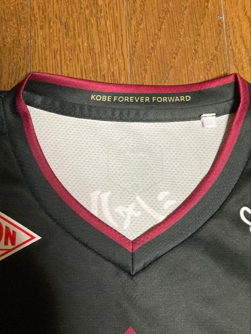 【美品】asics ヴィッセル神戸レプリカユニフォーム　ホーム半袖　グッズ付き