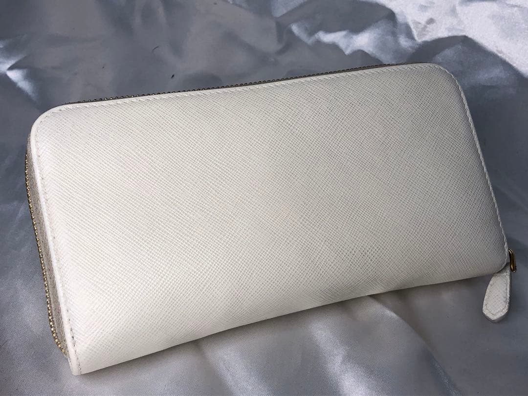 mimi様専用 超美品 PRADA ラウンドファスナー 金属素材 オフホワイト