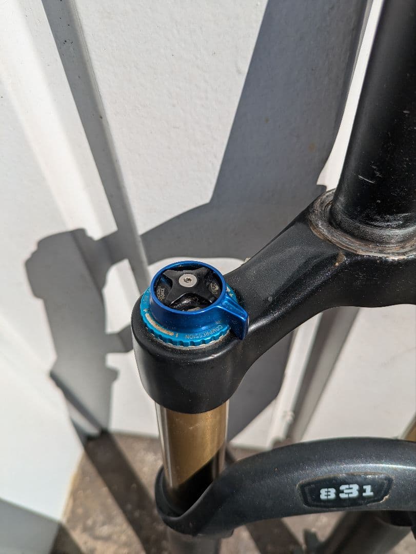 FOX 831 サスペンションフォーク