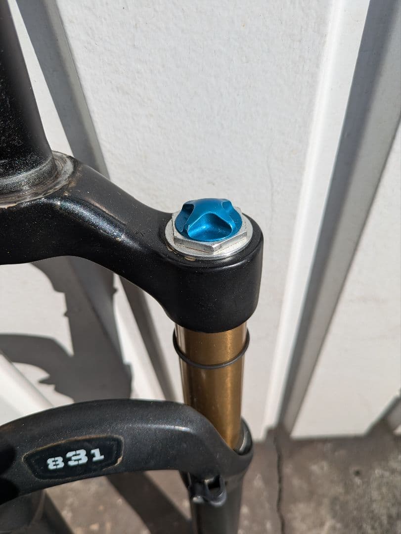 FOX 831 サスペンションフォーク