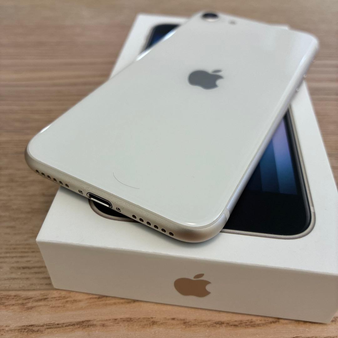 Apple iPhone SE (第3世代) ホワイト 本体 SIMフリー