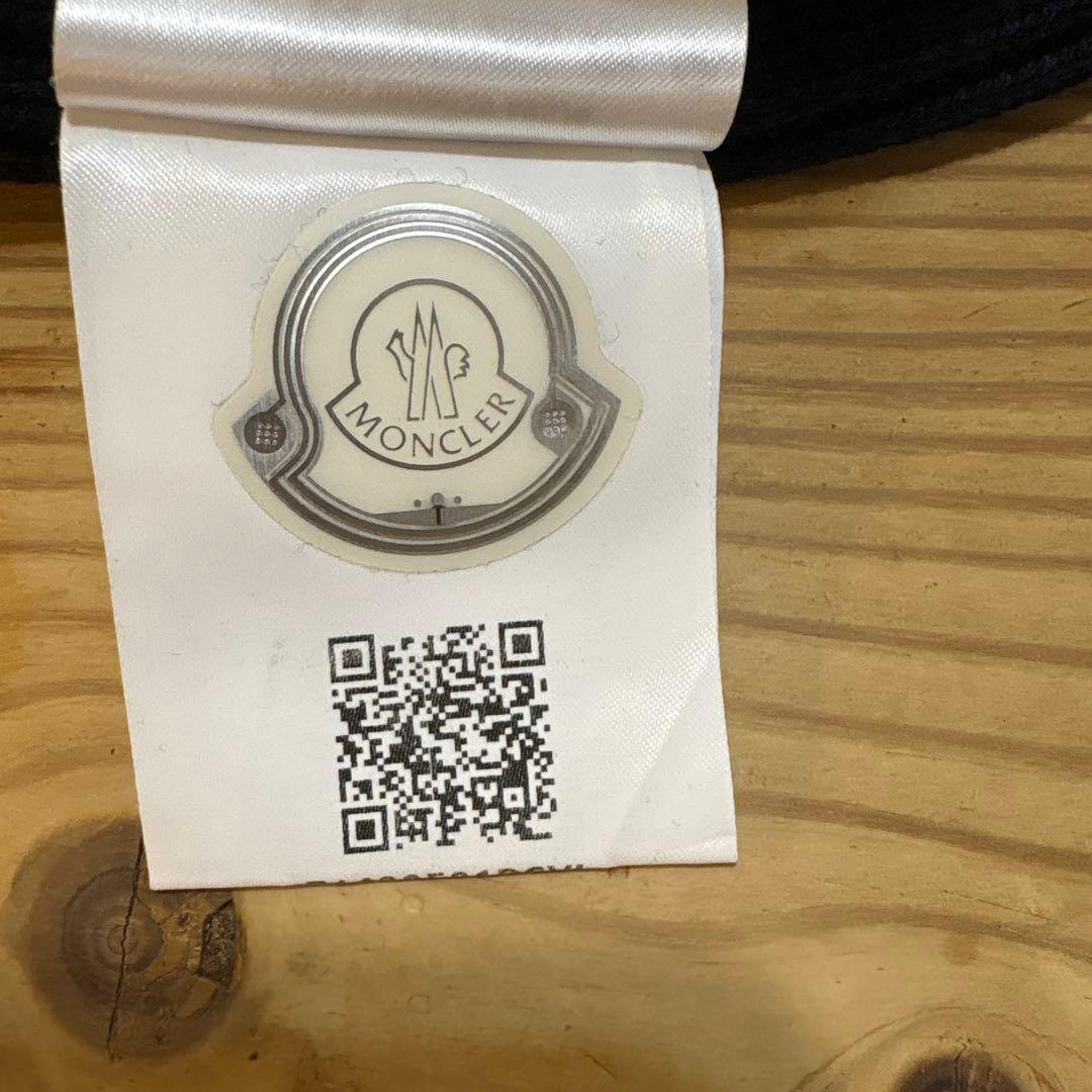 お値下げ［試着のみモンクレールコード認証済】モンクレールビーニー　ニット帽 濃紺