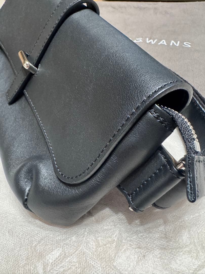 ワイルドスワンズ SVELTO 黒 モンパルナス 未使用級 バッグ