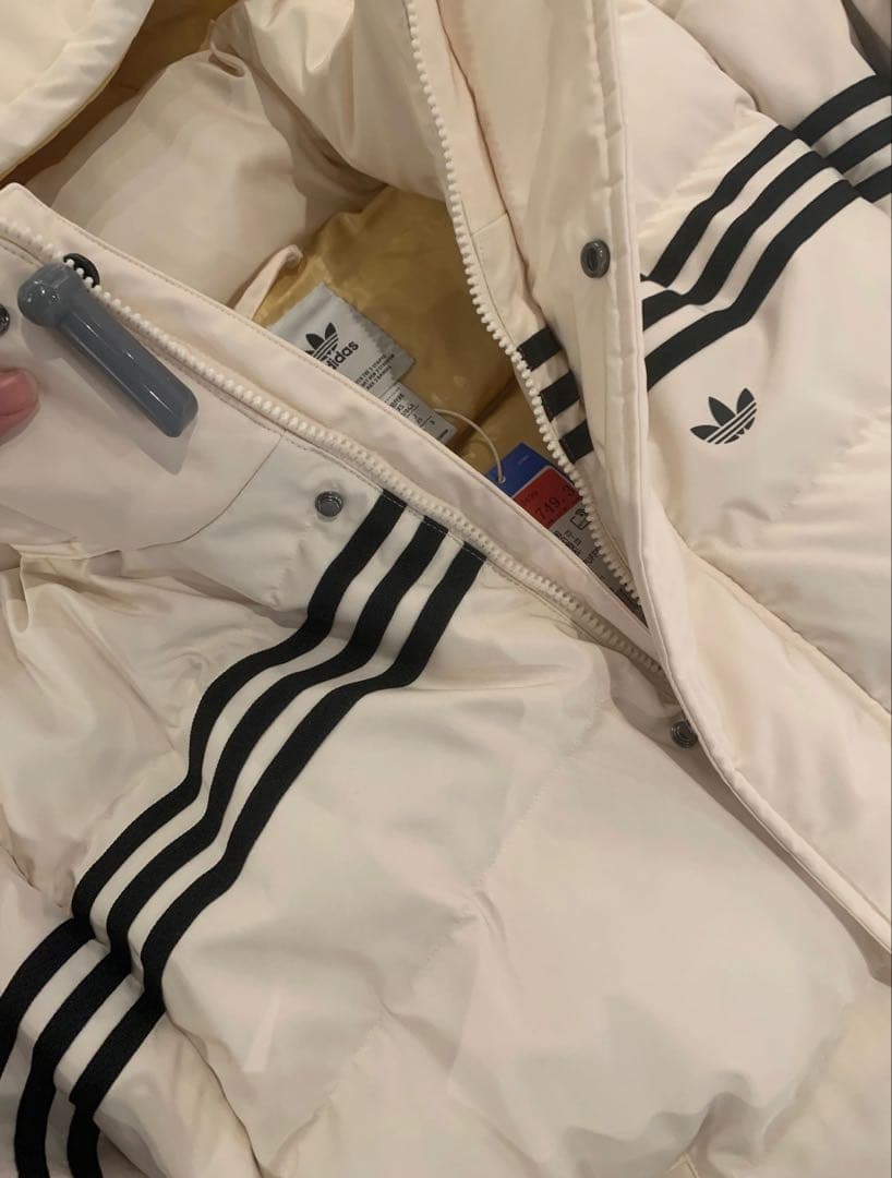 新品XL Adidasパファージャケット メンズ ホワイト JN7476