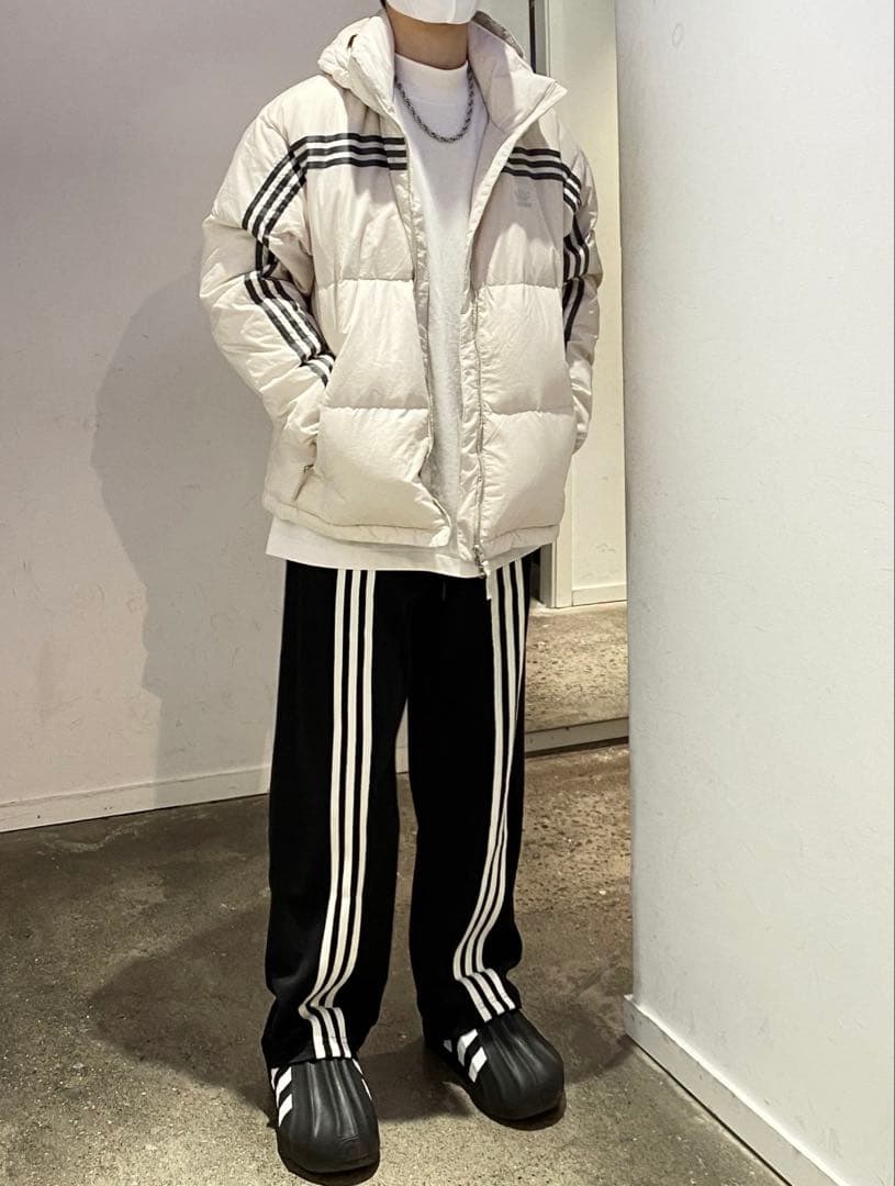 新品XL Adidasパファージャケット メンズ ホワイト JN7476