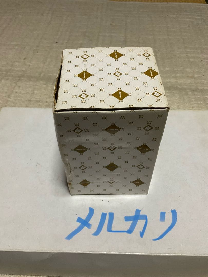 光を放つオルゴールディスプレイ。三協商事株式会社【曲／世界に一つ