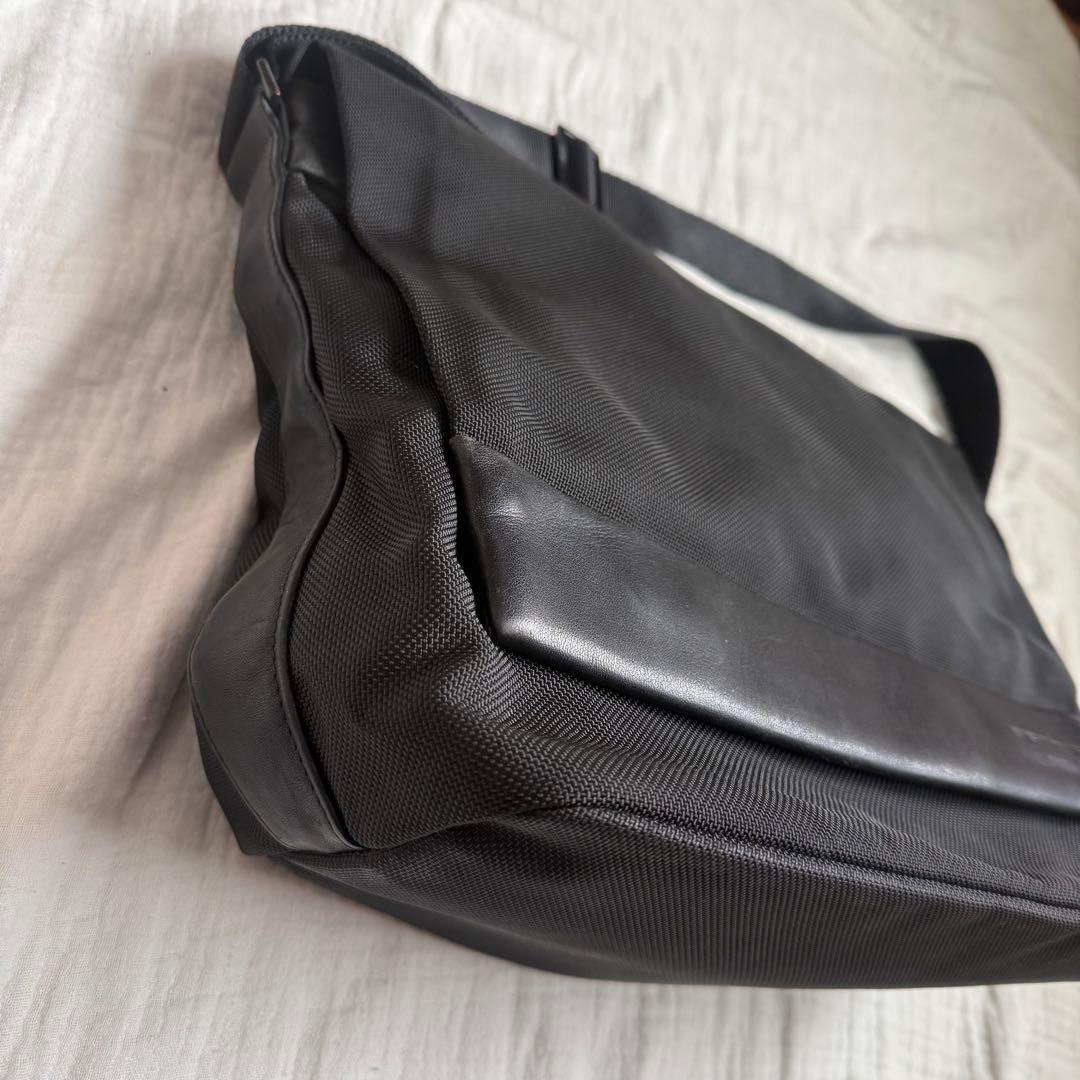 美品☆TUMI/メッセンジャーバッグ/ショルダーバッグ/レザー/A4 PC収納可