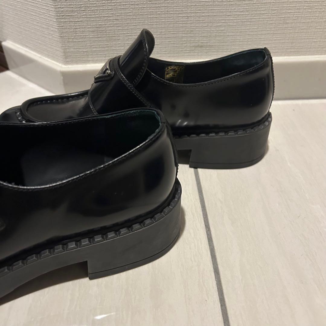 プラダ　 PRADA　チョコレートブラッシュドレザーローファー 37.5