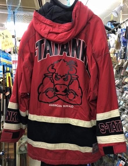 大巾値引き！バッファローが映えるスキースーツのレッド、ブラックLがお買い得！