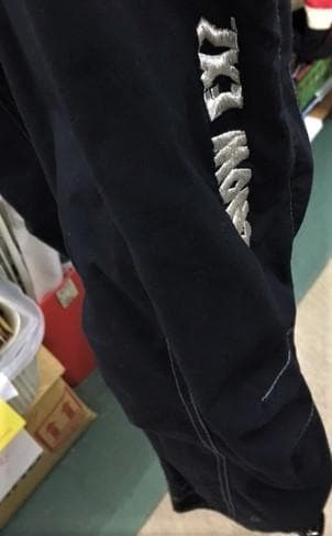 大巾値引き！バッファローが映えるスキースーツのレッド、ブラックLがお買い得！