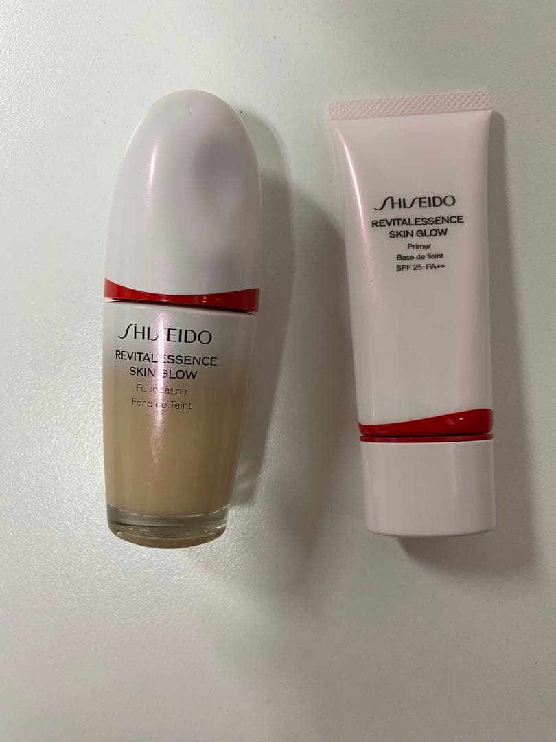 エッセンス スキングロウ プライマー エッセンス スキングロウ ファンデーション