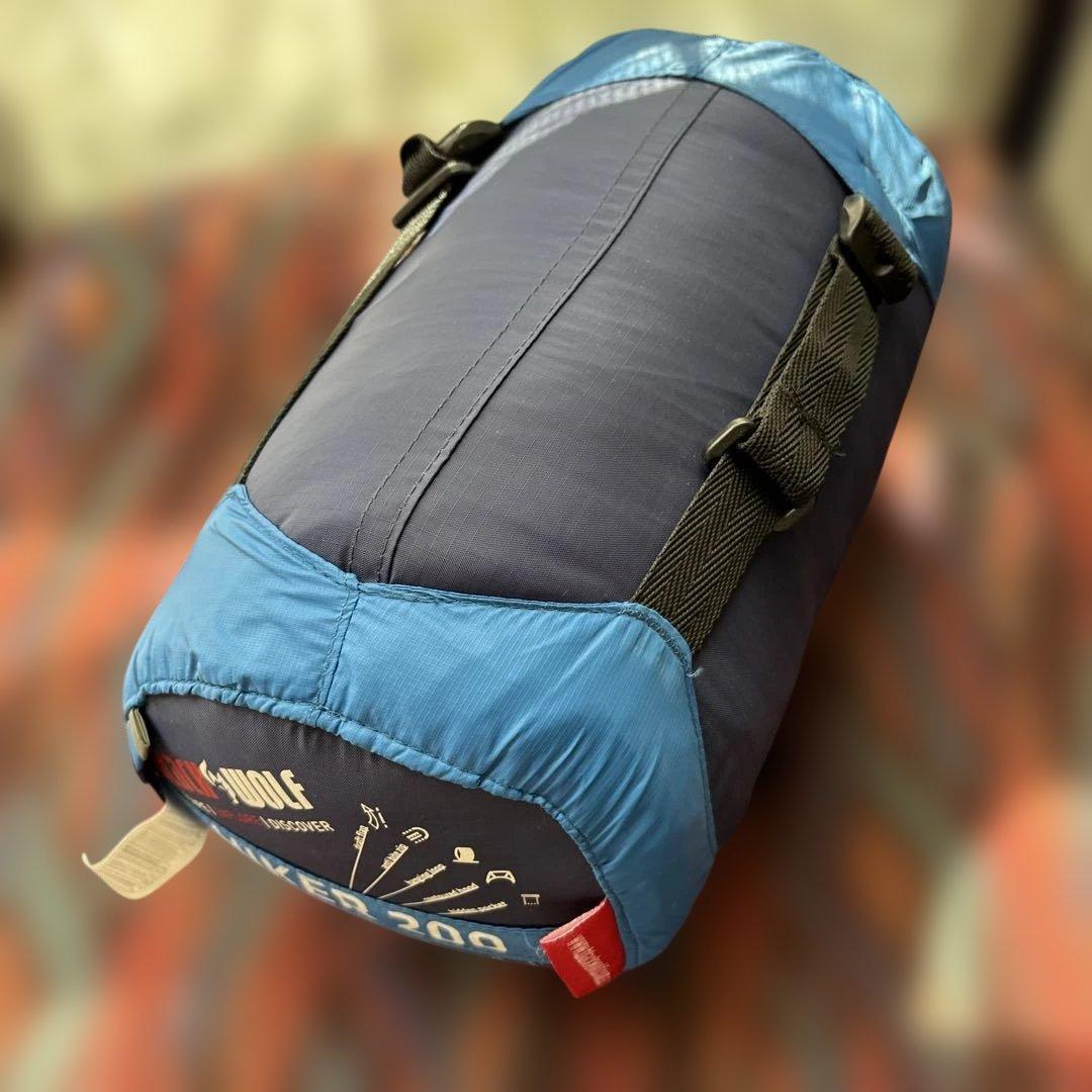 【美品】寝袋 BLACK WOLF HIKER200軽量コンパクト0.8kg