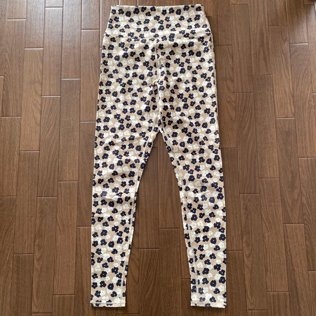 emmi yoga ヨガウェア