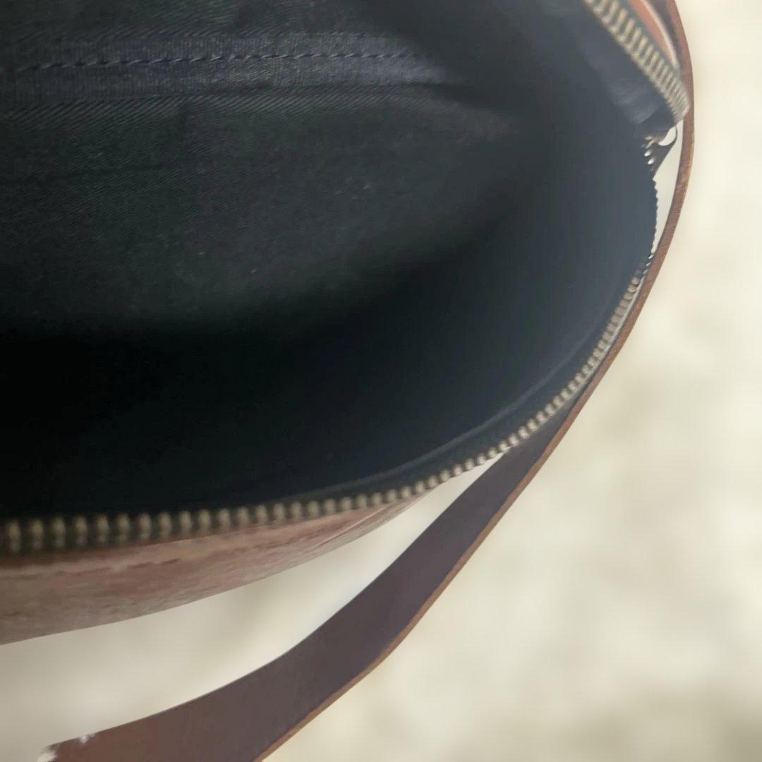 【極美品】RYU リュー 本革 ボディバッグ ウエストバッグ レザー 金具