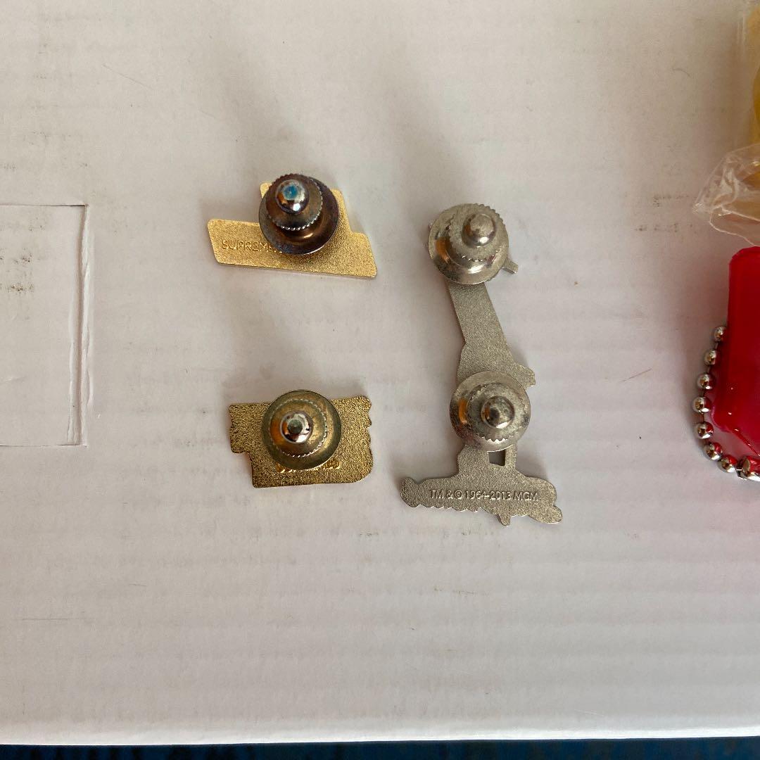 supreme 小物セット ピンバッジ ピンズ パフィーキーチェーン - メルカリ