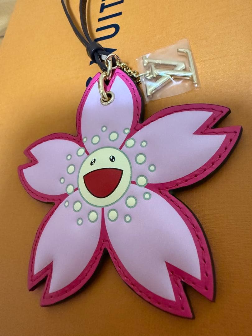 新品未使用♪ ルイヴィトン村上隆チェリーブロッサム キーホルダー