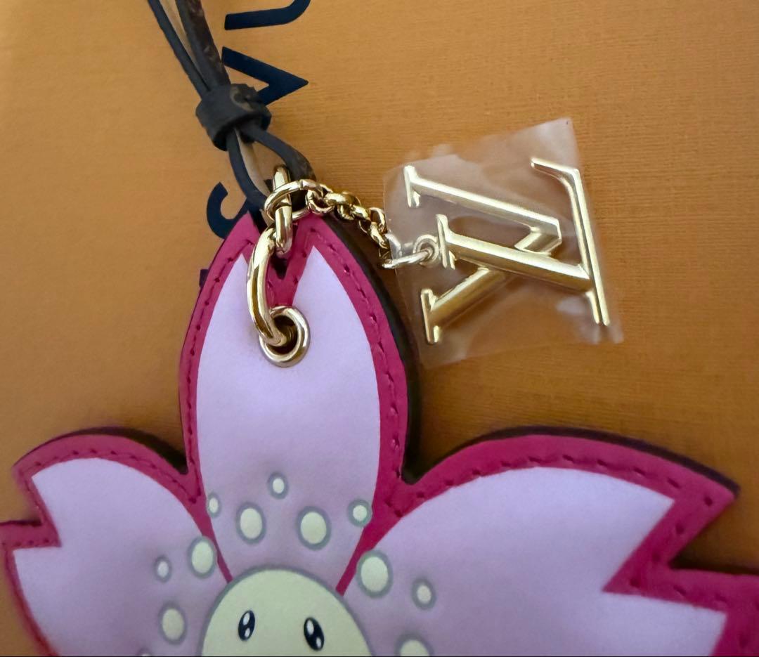 新品未使用♪ ルイヴィトン村上隆チェリーブロッサム キーホルダー
