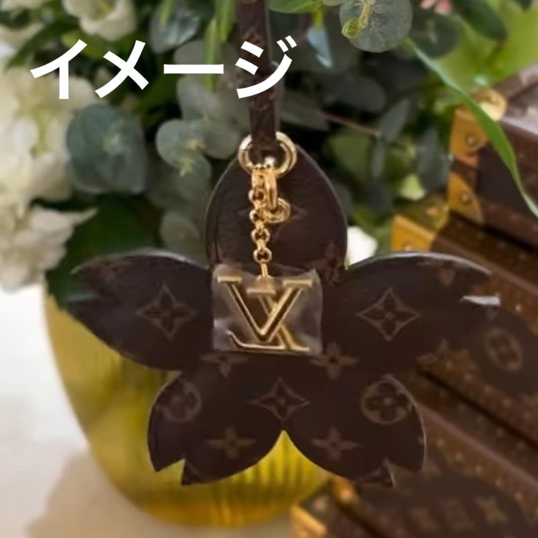 新品未使用♪ ルイヴィトン村上隆チェリーブロッサム キーホルダー