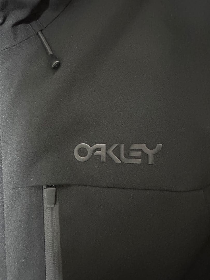 OAKLEY ブラックジャケットパウダーガード・フード付き