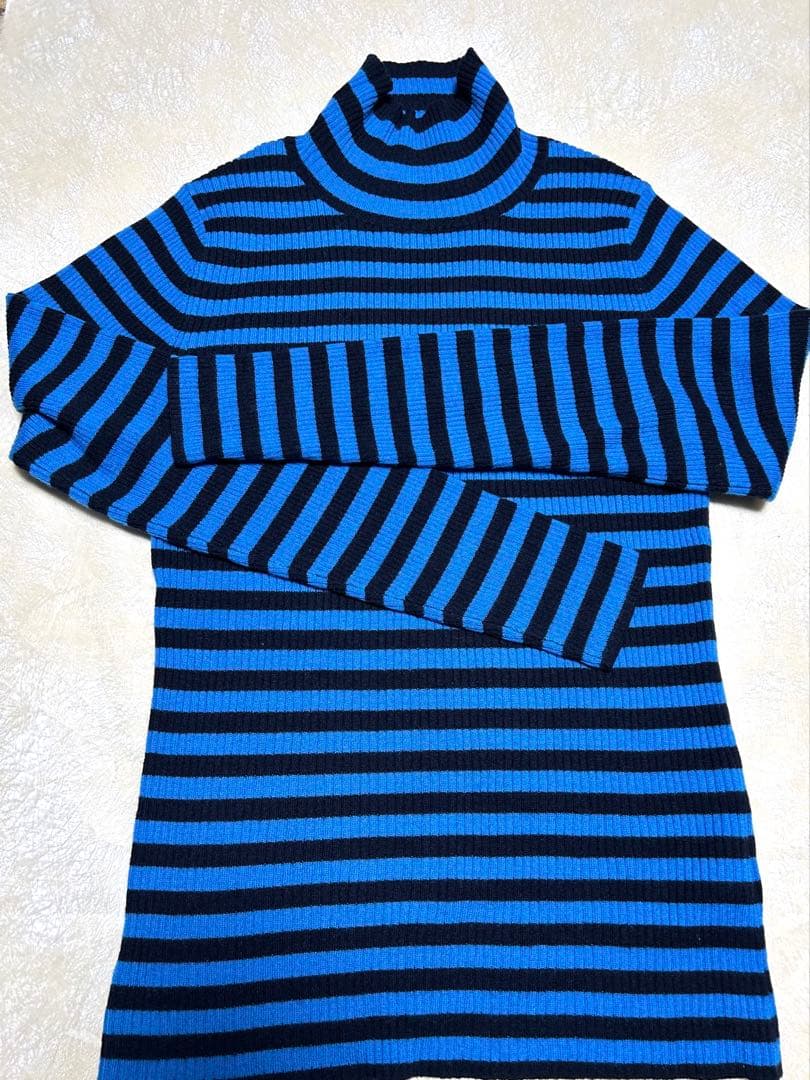 2点ランバンスポール つば広2way帽子バイザーと青黒のタートルネック