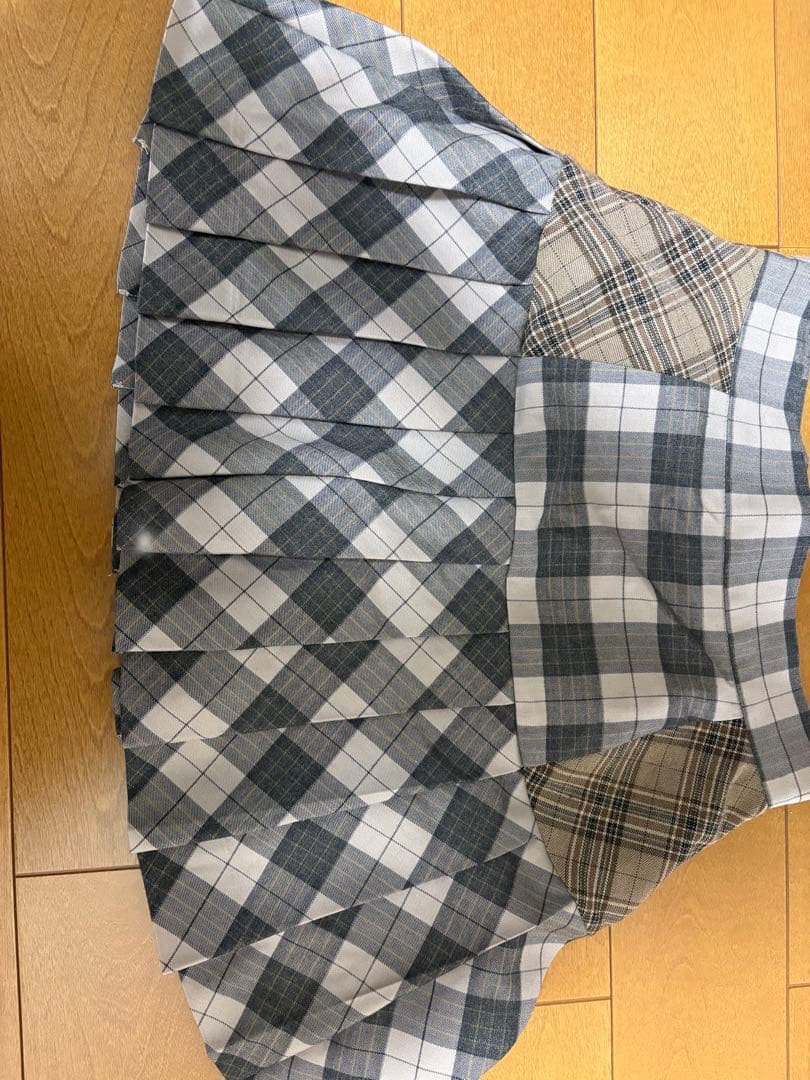 ANDMARY Coco check pleats skirt beige - メルカリ